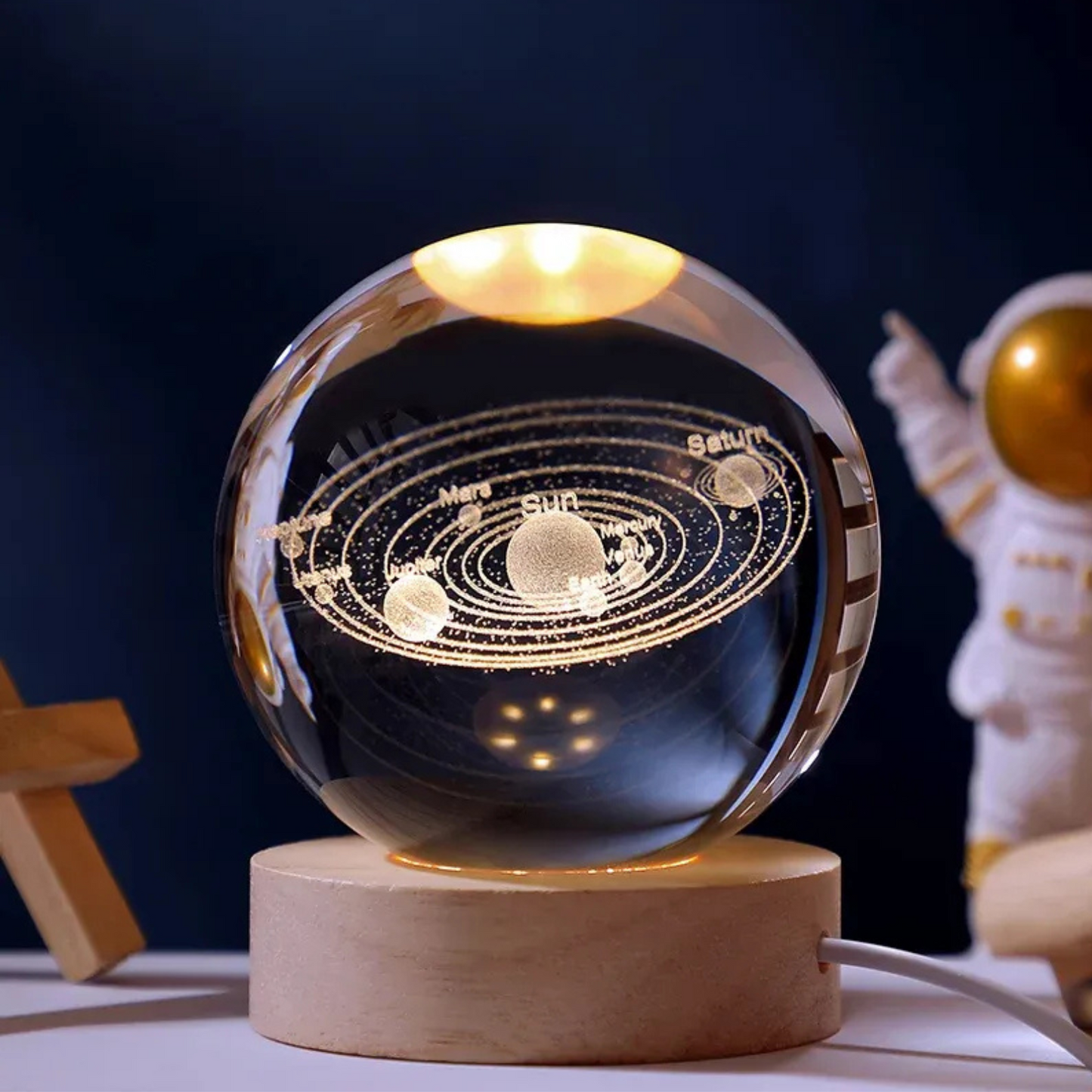 Luz Noche Bola de Cristal Grande 10cm con Imagen 3D y Base de Madera: Iluminación LED