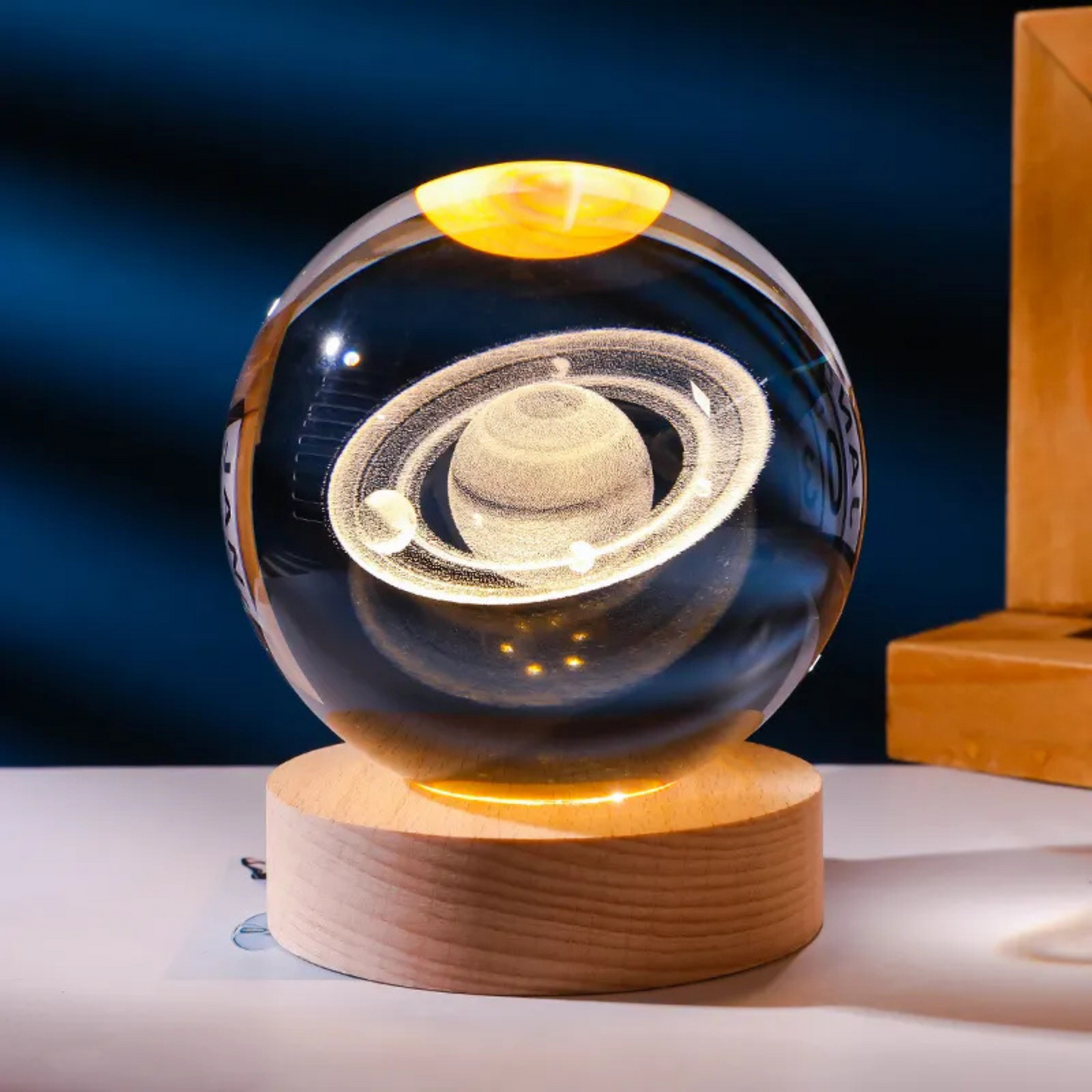 Luz Noche Bola de Cristal Grande 10cm con Imagen 3D y Base de Madera: Iluminación LED