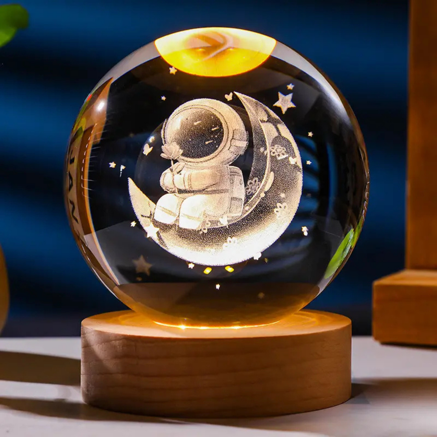 Luz Noche Bola de Cristal Grande 10cm con Imagen 3D y Base de Madera: Iluminación LED