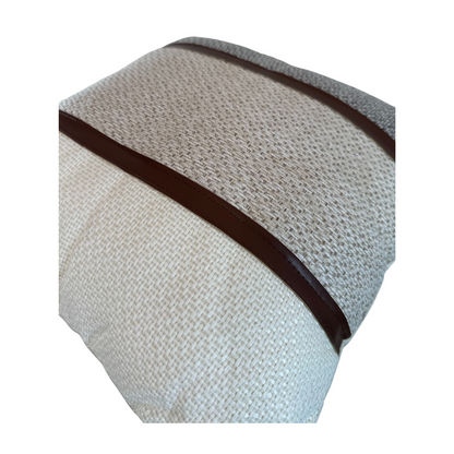 Cojín Decorativo de 42x42 cm con Texturas y Detalles en Cuerina: Comodidad y Estilo para tu Hogar