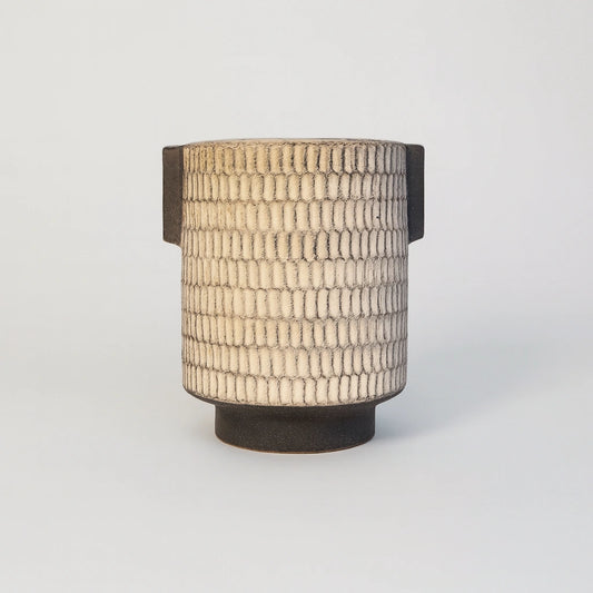 Jarrón Decorativo de Cerámica con Relieve Texturizado: Estilo y Elegancia en Cada Detalle